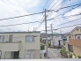 前面の住まいとの距離感があるから、圧迫感を感じません。

