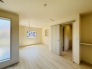 将来的には間仕切りして２部屋に変更可能な洋間。成長に合わせた間取り変更が可能なタイプ。
