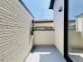 らくらくお洗濯を助ける広いバルコニー。
