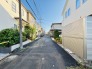 前面道路は歩道も整備され、小さなお子様にも安心です。
