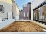 広々とした南庭は、太陽の下のリビングかもしれません。
