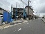 幹線道路から１本入った現地は、想像以上に静かに感じられます。
