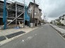 車通りの少ない閑静な住宅地、のびのびした子育てに適します。

