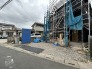 駐車場は２台まで駐車可能。マイカーの車幅もお確かめください。
