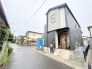 車通りの少ない閑静な住宅地、のびのびした子育てに適します。
