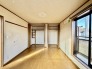 住宅街の２階南向きのお部屋です。日当たりはご覧のとおり。
