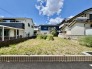幹線道路から１本入った現地は、想像以上に静かに感じられます。
