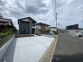 車通りの少ない閑静な住宅地、のびのびした子育てに適します。
