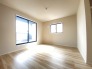 新築の木の匂いのする室内。写真では伝わらないので、ぜひ現地でお確かめください。
