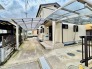 駐車場は停めやすい広さで３台可、家庭菜園も楽しめる。敷地のびのび約４４坪。
