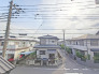 前面の住まいとの距離感があるから、圧迫感を感じません。

