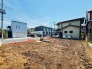 幹線道路から１本入った現地は、想像以上に静かに感じられます。
