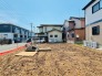 車通りの少ない閑静な住宅地、のびのびした子育てに適します。
