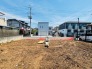 車通りの少ない閑静な住宅地、のびのびした子育てに適します。
