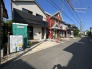 幹線道路から１本入った現地は、想像以上に静かに感じられます。
