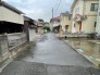 幹線道路から１本入った現地は、想像以上に静かに感じられます。
