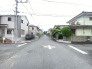 車通りの少ない住宅街に立地してます。
