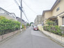 駐車が苦手な方にも嬉しい、前面６ｍ道路に面した住まい。
