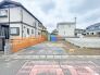 駐車場は停めやすい広さで３台可、家庭菜園も楽しめる。敷地のびのび約59坪。
