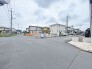 角地につき、開放感に恵まれる住居がここに。
