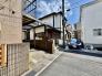 幹線道路から１本入った現地は、想像以上に静かに感じられます。
