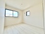 新築の木の匂いのする室内。写真では伝わらないので、ぜひ現地でお確かめください。
