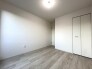 衣類の整理整頓に嬉しいクローゼット付きのお部屋。お子様のお部屋としても便利です。
