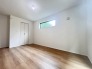 4号棟 今からここを誰のお部屋にしようか、そんな洋室。大きさは7帖です。
