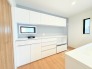 収納豊富なカップボード付きです。
