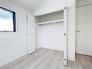 2号棟 大容量クローゼット付き！家族の成長と共に増える荷物もスッキリ収納。
