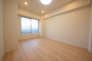 今からここを誰のお部屋にしようか、そんな洋室。大きさは6.2帖です。
