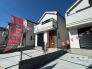 戸建てが立ち並ぶ静かな住宅街。四季折々の移り変わりを感じながら自然と楽しみ、暮らす、そんな毎日を日々の中で感じられる住環境
