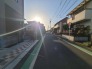 2号棟 戸建てが立ち並ぶ静かな住宅街。四季折々の移り変わりを感じながら自然と楽しみ、暮らす、そんな毎日を日々の中で感じられる住環境
