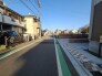 2号棟 戸建てが立ち並ぶ静かな住宅街。四季折々の移り変わりを感じながら自然と楽しみ、暮らす、そんな毎日を日々の中で感じられる住環境
