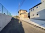 6m幅員の道路に面しておりお車の運転が苦手な方でも安心して出入りいただけます。
