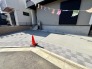 前面道路は広く、駐車がしやすいです。駐車スペース2台分ございます。
