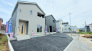 戸建てが立ち並ぶ静かな住宅街。四季折々の移り変わりを感じながら自然と楽しみ、暮らす、そんな毎日を日々の中で感じられる住環境

