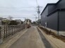 戸建てが立ち並ぶ静かな住宅街。四季折々の移り変わりを感じながら自然と楽しみ、暮らす、そんな毎日を日々の中で感じられる住環境

