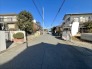 2号棟 6m幅員の道路に面しておりお車の運転が苦手な方でも安心して出入りいただけます。
