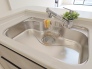 キッチンシンクには、いつでも綺麗なお水が利用できる「浄水機能付き水栓」を装備！