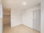 今からここを誰のお部屋にしようか、そんな洋室。大きさは５．７５帖です。
