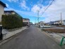 戸建てが立ち並ぶ静かな住宅街。四季折々の移り変わりを感じながら自然と楽しみ、暮らす、そんな毎日を日々の中で感じられる住環境
