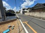 1号棟 6m幅員の道路に面しておりお車の運転が苦手な方でも安心して出入りいただけます。
 2026/05/11m
