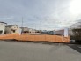 全11区画の開発分譲地（建築条件付き売地）
建物に関しては、指定の設計・施工会社が建築をすることが条件です。また外壁の仕様が決められており、選んだ土地区画に合わせて、建物の標準プランが決まっている形になります。