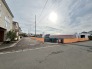 全11区画の開発分譲地（建築条件付き売地）
建物に関しては、指定の設計・施工会社が建築をすることが条件です。また外壁の仕様が決められており、選んだ土地区画に合わせて、建物の標準プランが決まっている形になります。