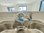 一杯の水も楽しめる浄水器があるシステムキッチン。
