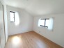今からここを誰のお部屋にしようか、そんな洋室。大きさは5.25帖です。
