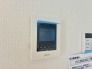 録画機能もあり、どのような人が何時に来訪されたのかが分かります。防犯上はもちろん、お届け物などの把握にも便利です。ライトが付いているので、夜間でも安心です。

