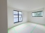 4号棟 今からここを誰のお部屋にしようか、そんな洋室。大きさは7帖です。
