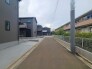 戸建てが立ち並ぶ静かな住宅街。四季折々の移り変わりを感じながら自然と楽しみ、暮らす、そんな毎日を日々の中で感じられる住環境
